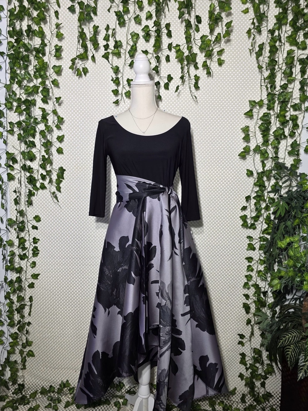 R&M Richard’s Elegant Two-Tone Black & Gray Floral Midi Dress